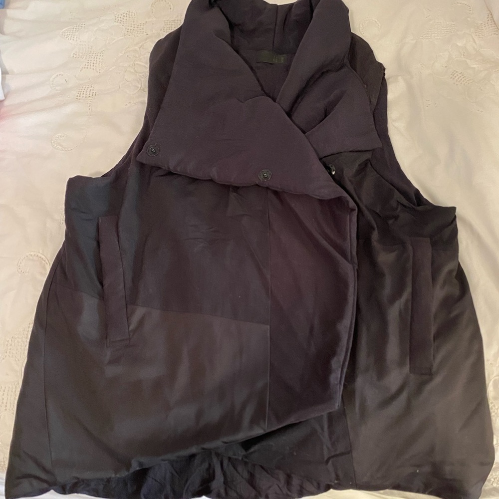 Moyuru Asymmetrical Black Puffer Vest - size large